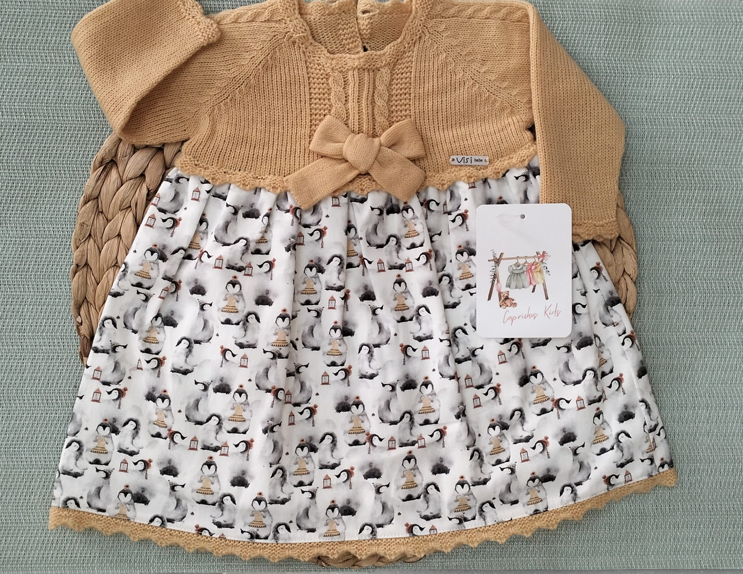 VESTIDO DE PUNTO CON ESTAMPADO DE PINGÜINO