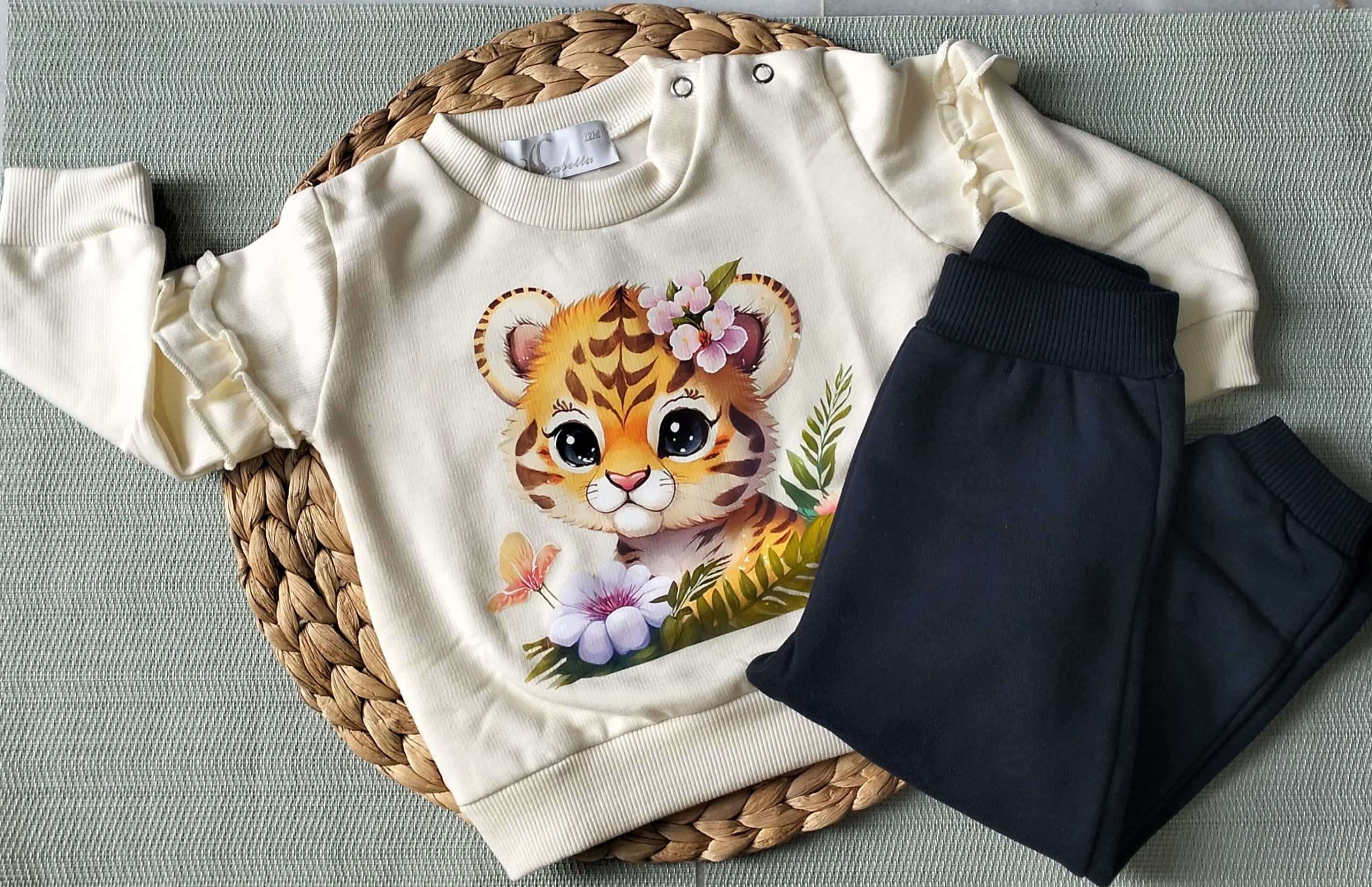 CHANDAL NIÑA TIGRESA
