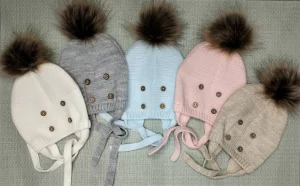 GORRO DE LANA CON POMPOM
