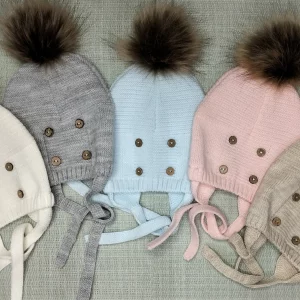 GORRO DE LANA CON POMPOM