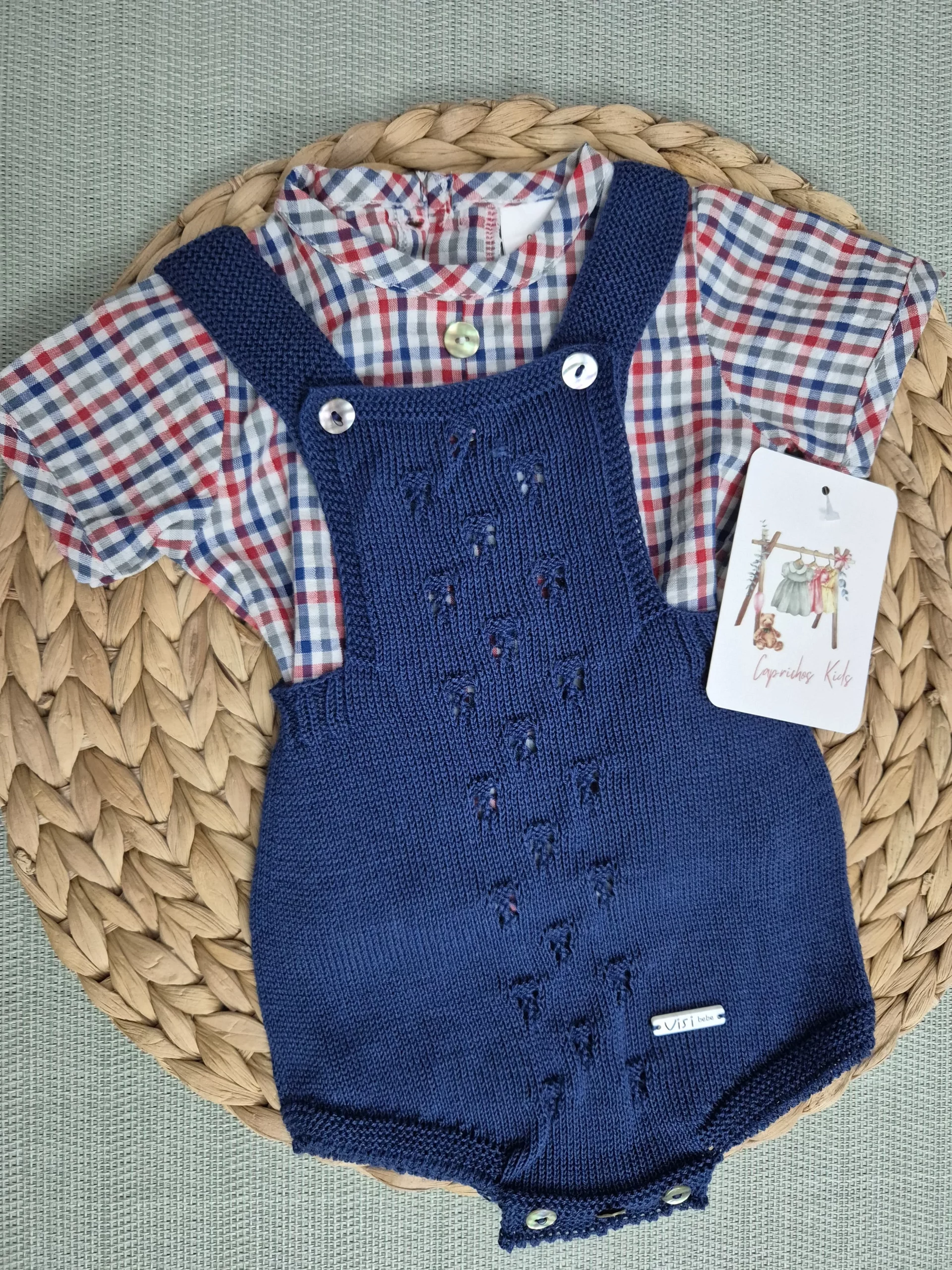 PETO DE PUNTO CON CAMISA DE CUADROS