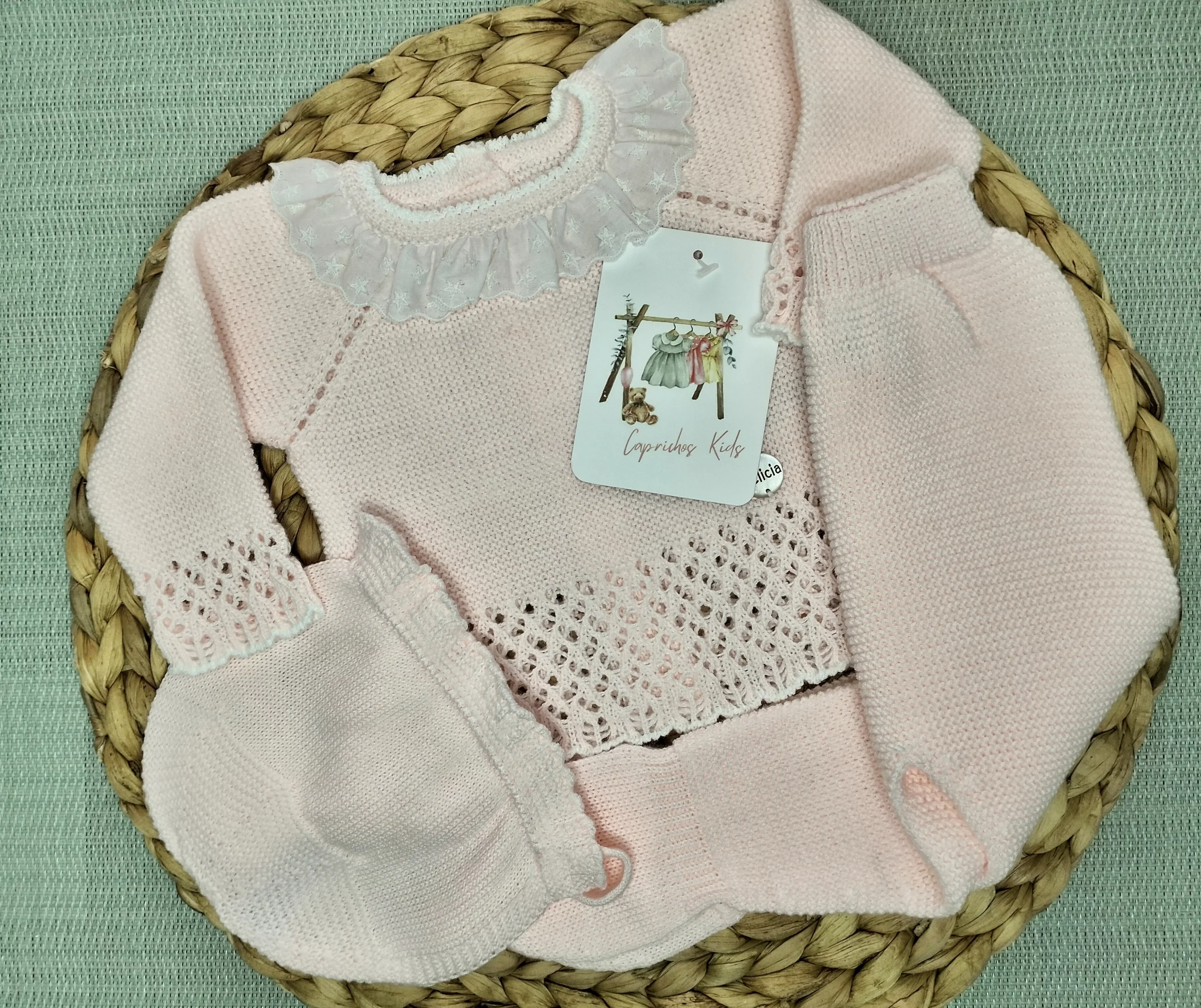 CONJUNTO POLAINA ROSA, CON CUELLO DE VOLANTE