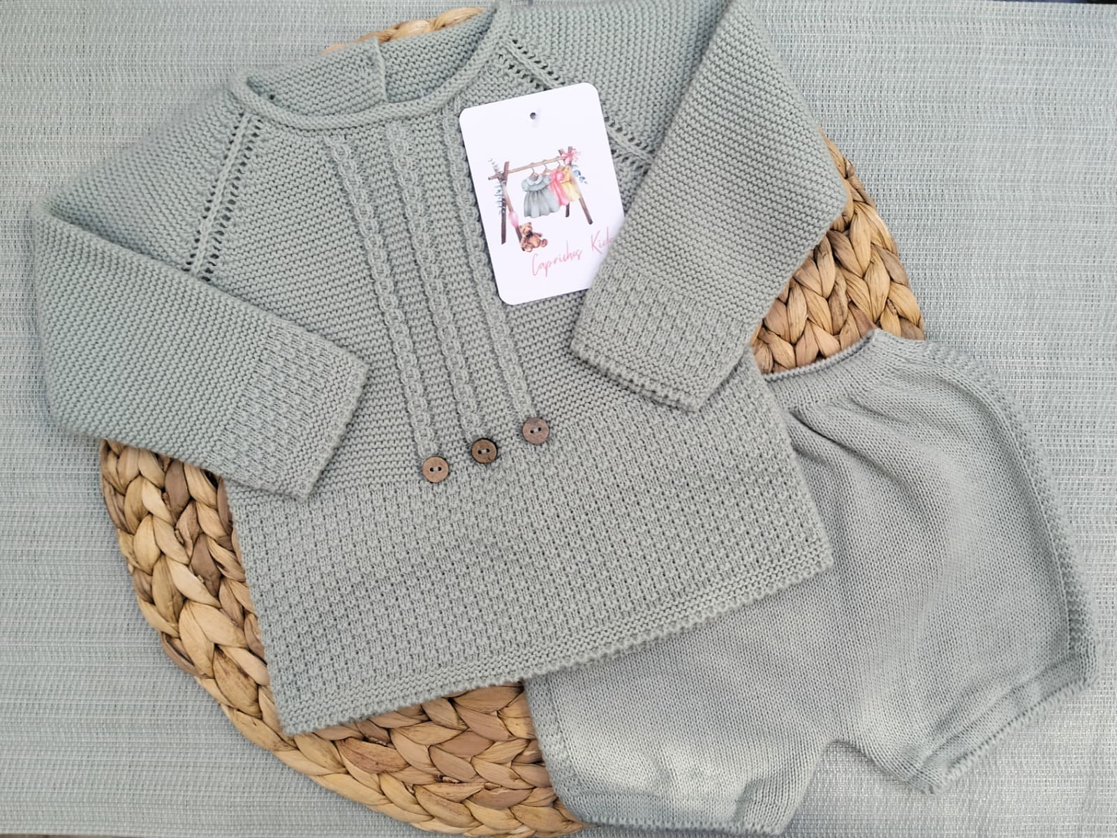 CONJUNTO DOS PIEZAS, VERDE EMPOLVADO