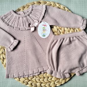 CONJUNTO DE DOS PIEZAS, MAQUILLAJE EMPOLVADO